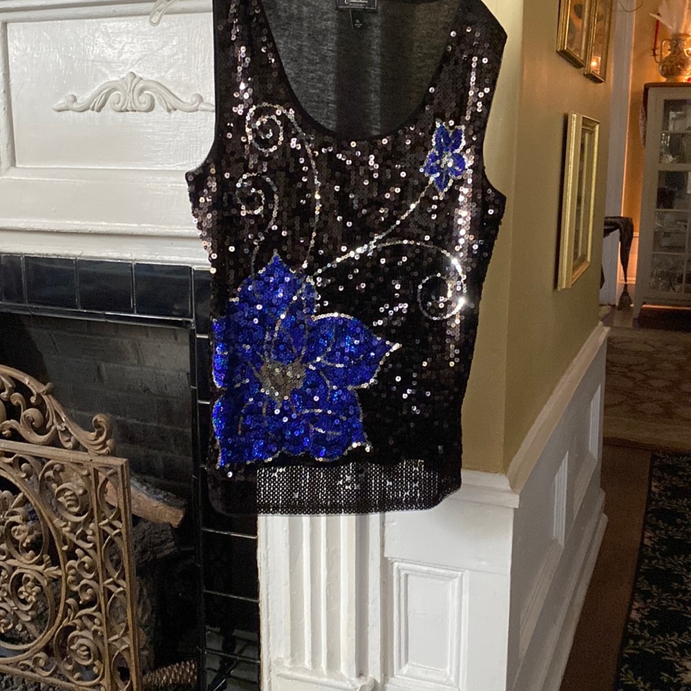Sleeveless sequined top.